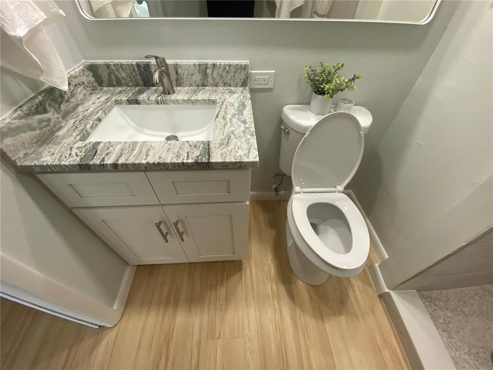 Под контрактом: $165,000 (2 спален, 2 ванн, 925 Квадратных фут)