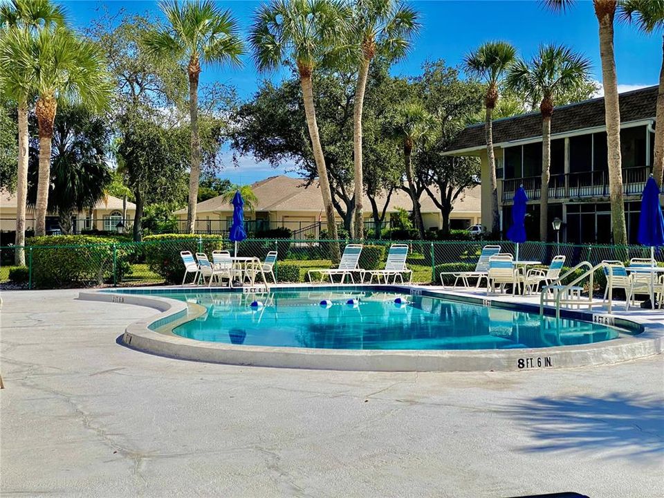 Под контрактом: $165,000 (2 спален, 2 ванн, 925 Квадратных фут)