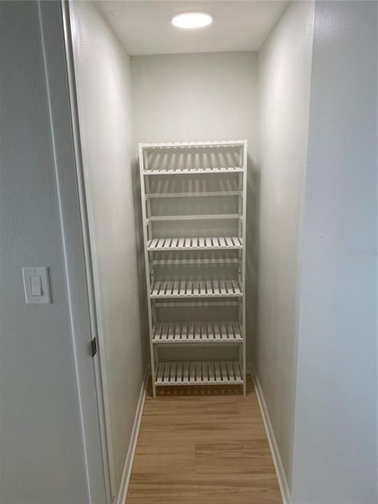 Под контрактом: $165,000 (2 спален, 2 ванн, 925 Квадратных фут)