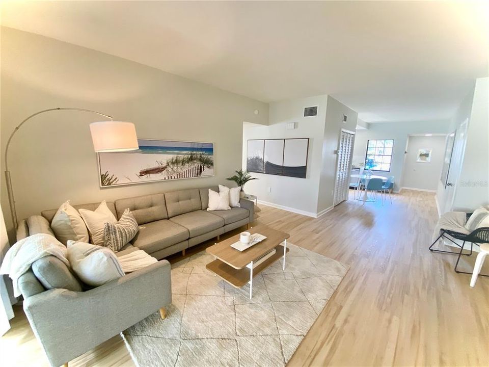 Под контрактом: $165,000 (2 спален, 2 ванн, 925 Квадратных фут)