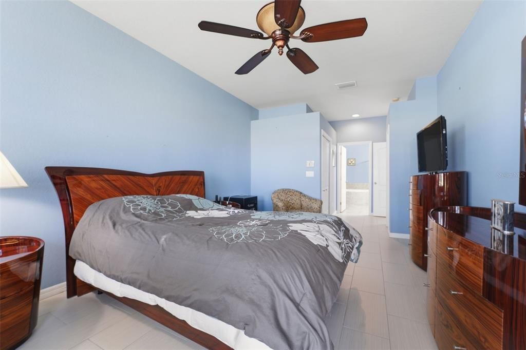 待售: $397,000 (3 贝兹, 2 浴室, 2210 平方英尺)