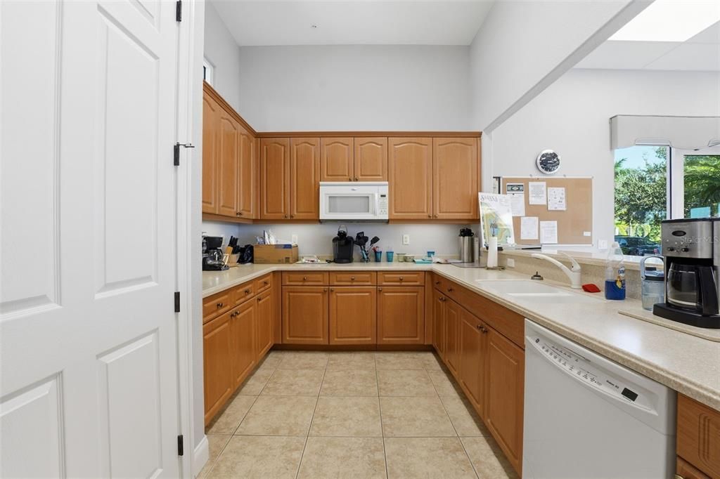 待售: $397,000 (3 贝兹, 2 浴室, 2210 平方英尺)