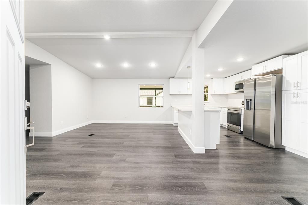 For Sale: $228,900 (3 beds, 2 baths, 1386 Square Feet)