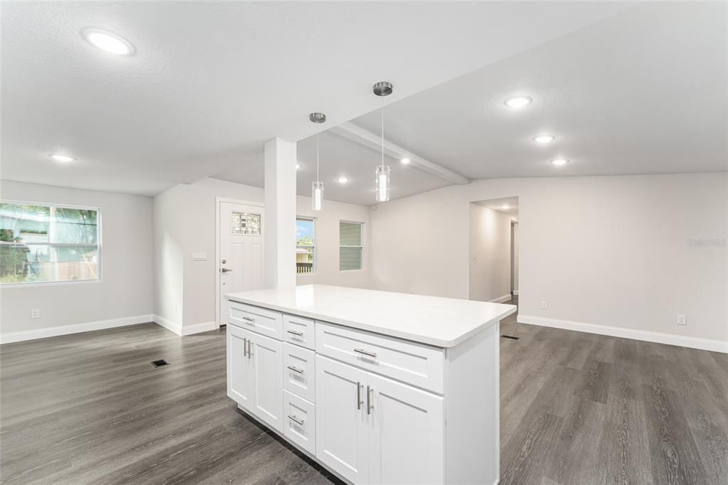 For Sale: $228,900 (3 beds, 2 baths, 1386 Square Feet)