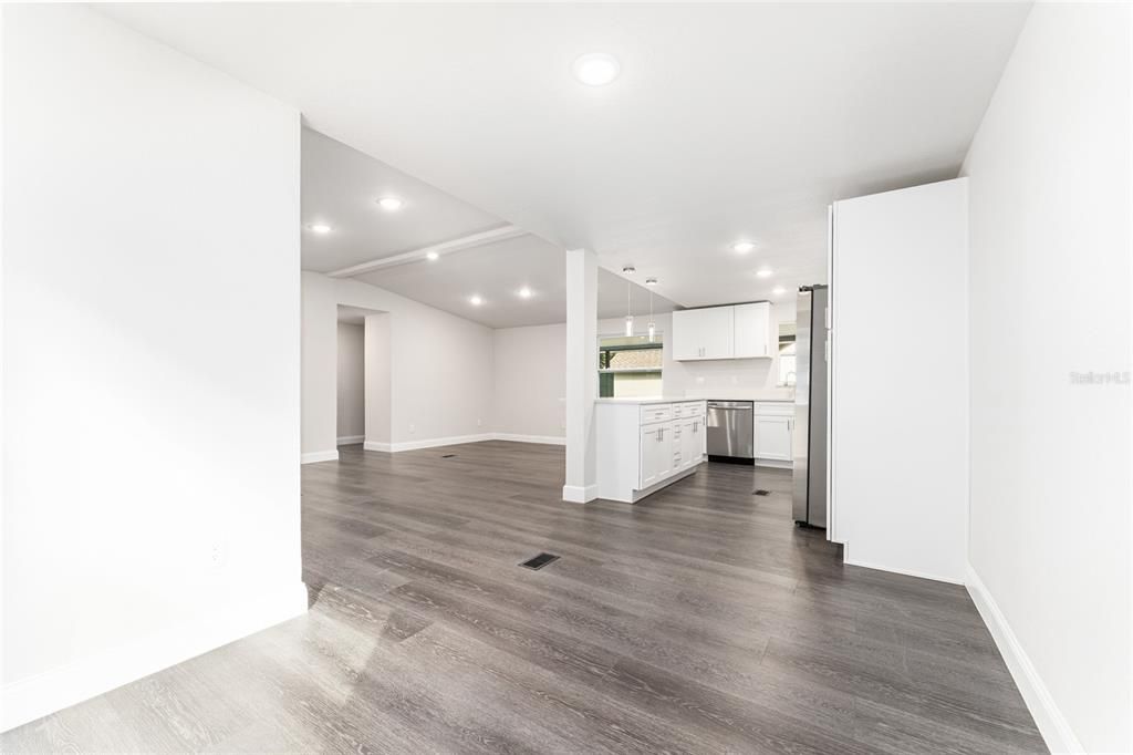 For Sale: $228,900 (3 beds, 2 baths, 1386 Square Feet)