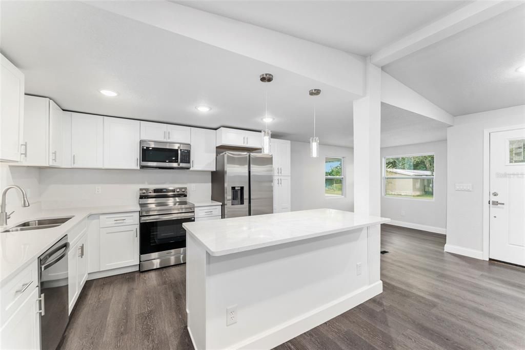 For Sale: $228,900 (3 beds, 2 baths, 1386 Square Feet)