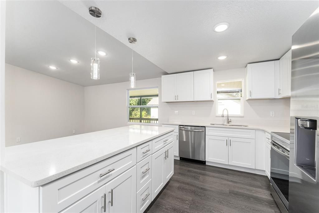 For Sale: $228,900 (3 beds, 2 baths, 1386 Square Feet)