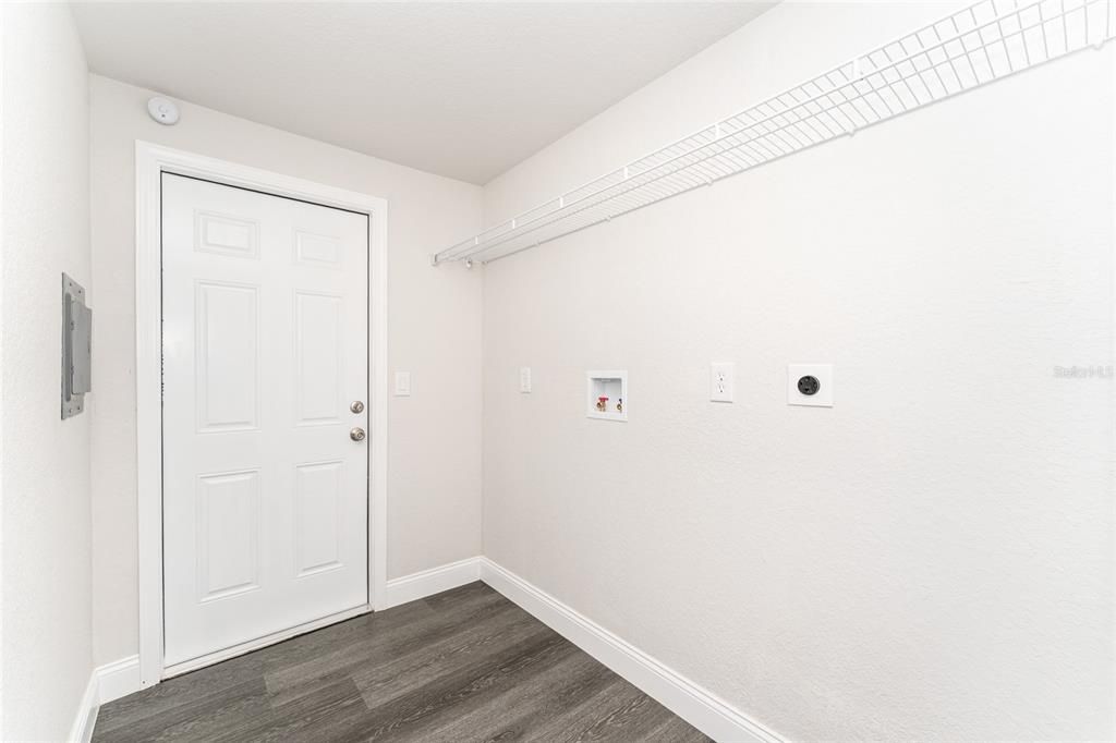 For Sale: $228,900 (3 beds, 2 baths, 1386 Square Feet)