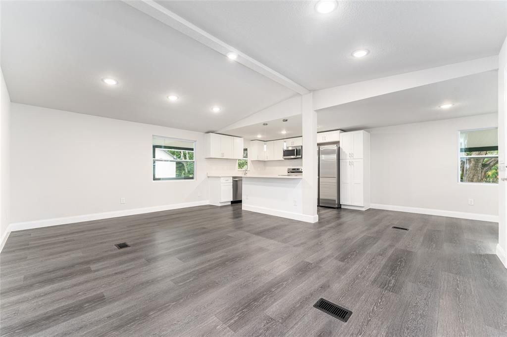 For Sale: $228,900 (3 beds, 2 baths, 1386 Square Feet)