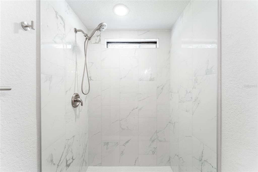 For Sale: $228,900 (3 beds, 2 baths, 1386 Square Feet)