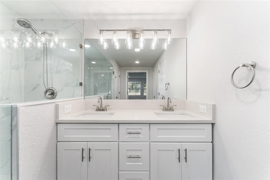 For Sale: $228,900 (3 beds, 2 baths, 1386 Square Feet)