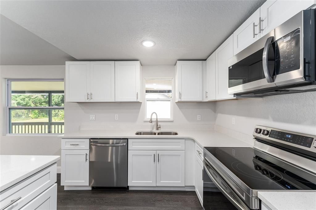 For Sale: $228,900 (3 beds, 2 baths, 1386 Square Feet)