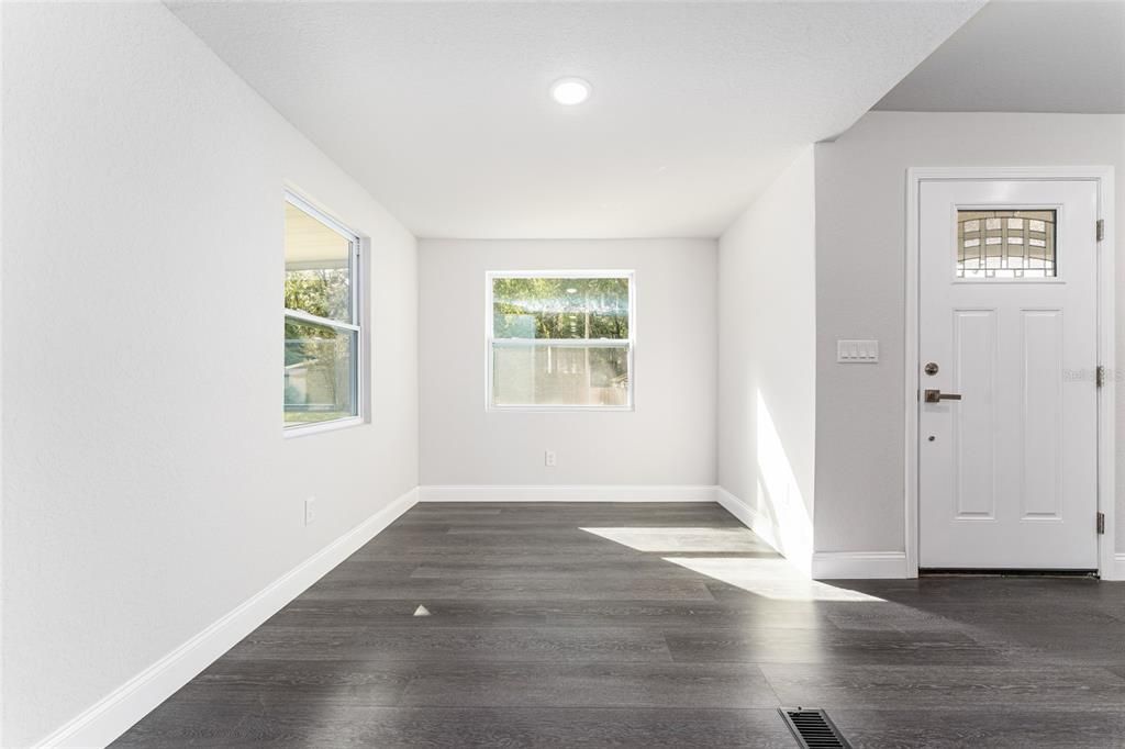 For Sale: $228,900 (3 beds, 2 baths, 1386 Square Feet)