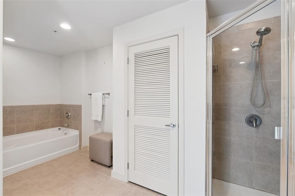 待售: $1,190,000 (2 贝兹, 2 浴室, 2162 平方英尺)