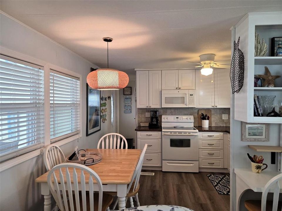 待售: $164,900 (2 贝兹, 2 浴室, 749 平方英尺)