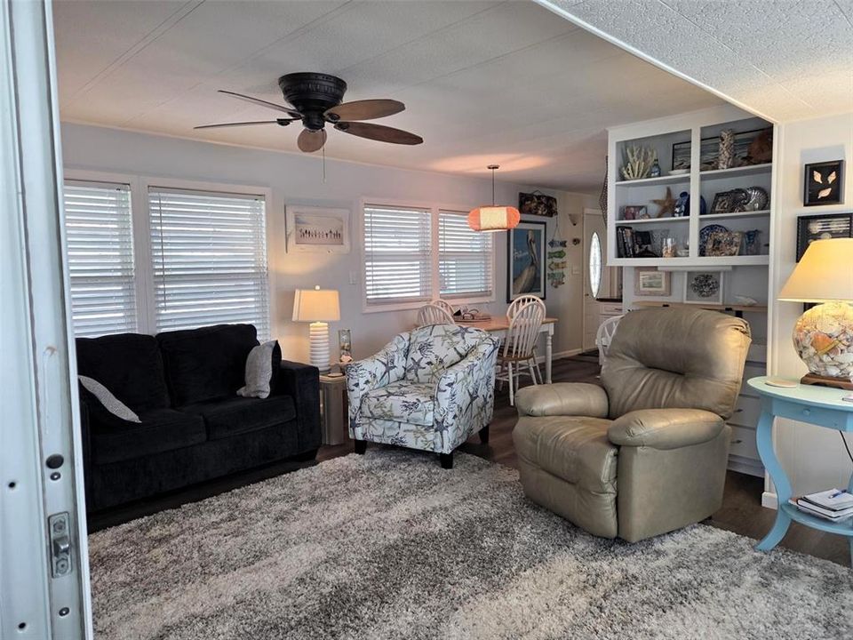 待售: $164,900 (2 贝兹, 2 浴室, 749 平方英尺)