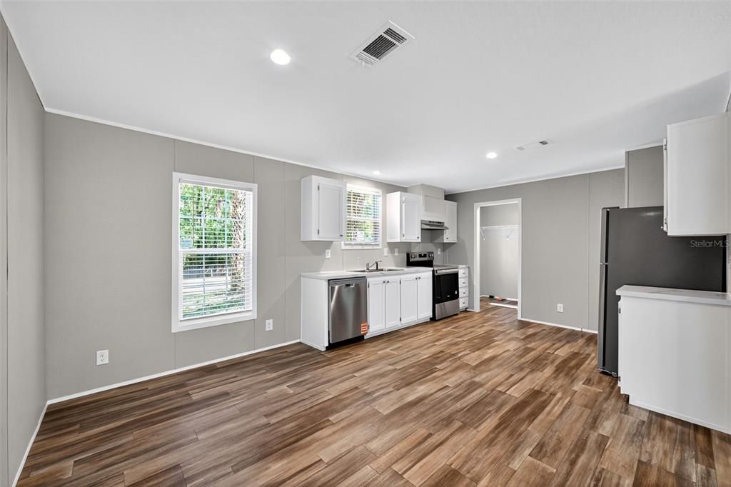 待售: $229,900 (3 贝兹, 2 浴室, 1248 平方英尺)