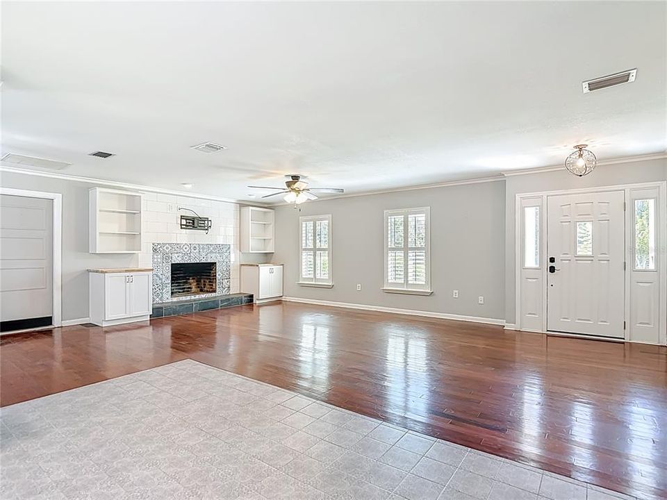 For Sale: $599,000 (3 beds, 2 baths, 2095 Square Feet)