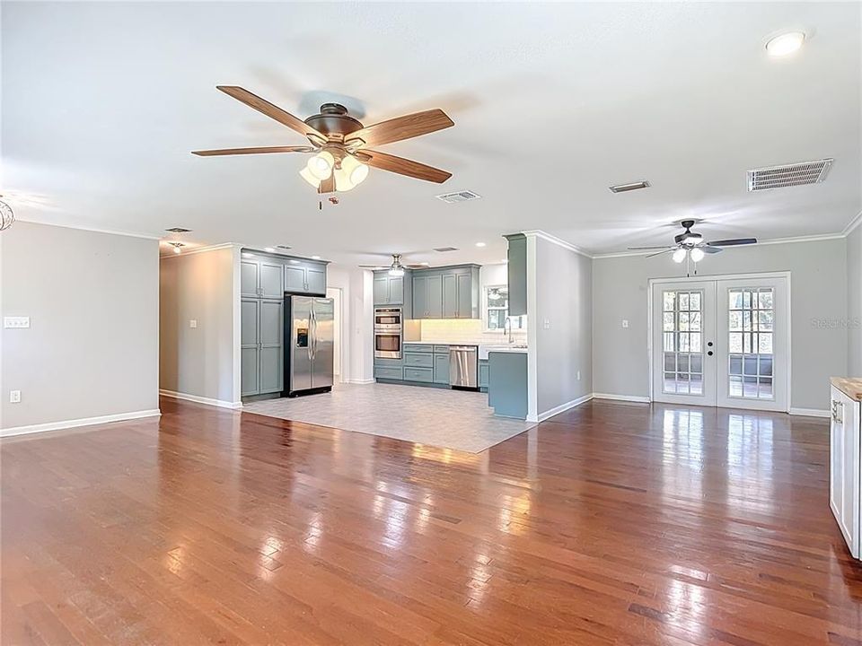 For Sale: $599,000 (3 beds, 2 baths, 2095 Square Feet)