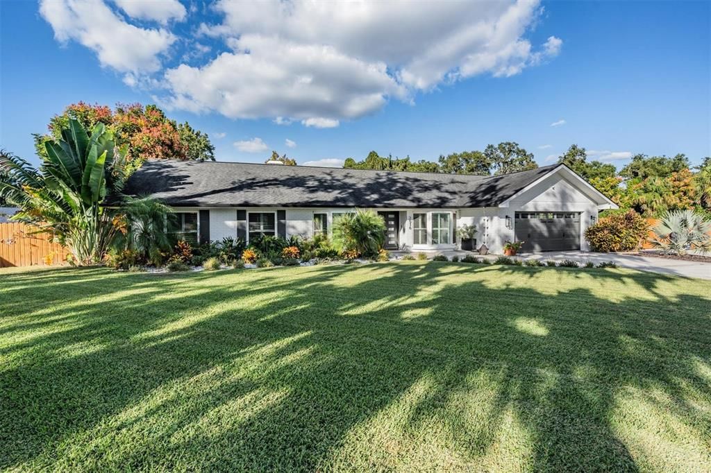 Под контрактом: $600,000 (4 спален, 2 ванн, 2126 Квадратных фут)