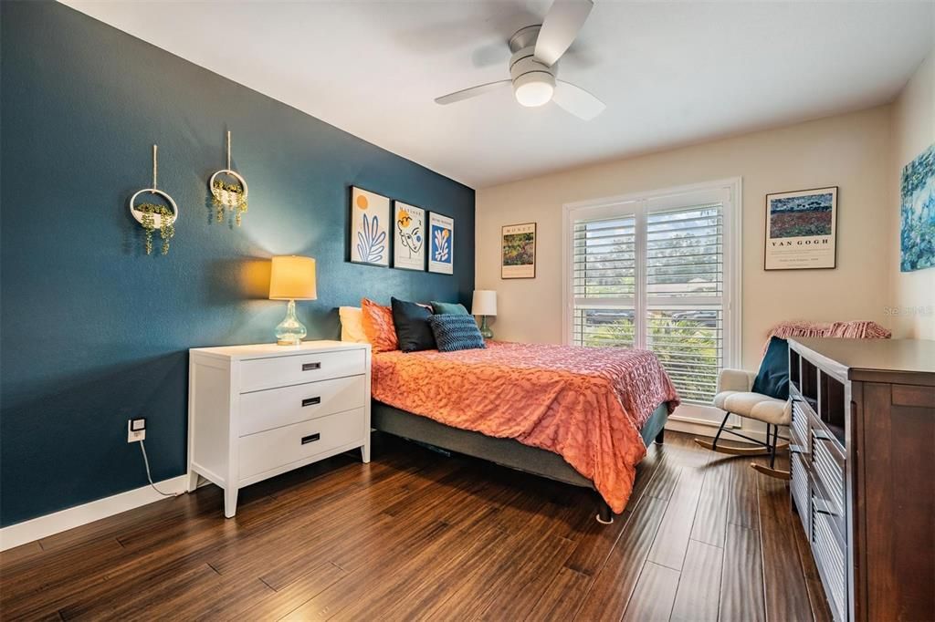 Под контрактом: $600,000 (4 спален, 2 ванн, 2126 Квадратных фут)