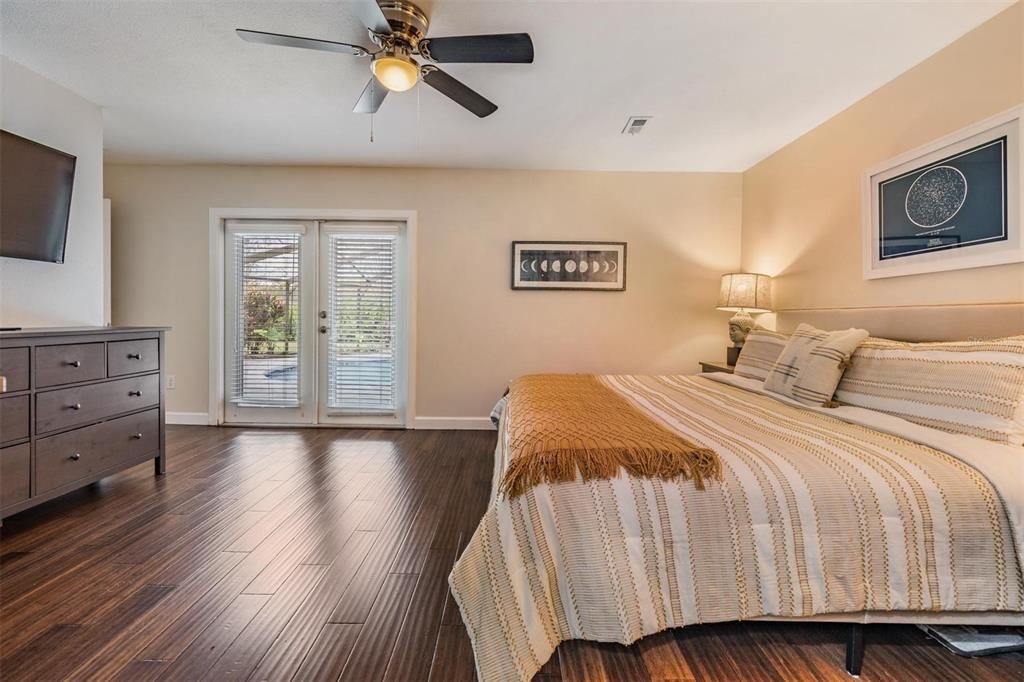 Под контрактом: $600,000 (4 спален, 2 ванн, 2126 Квадратных фут)