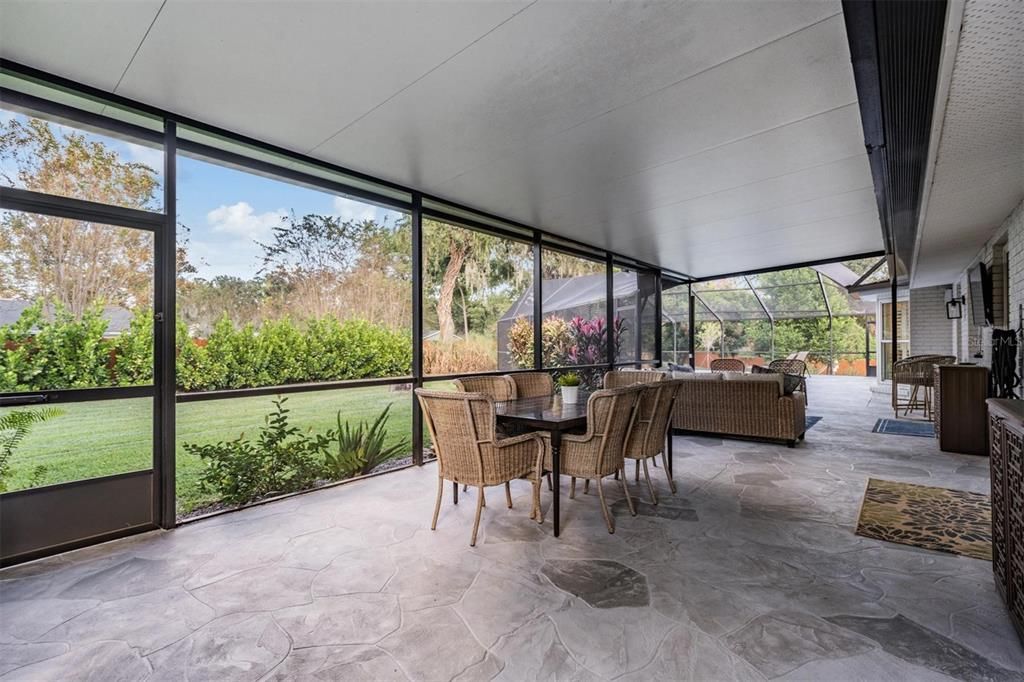 Под контрактом: $600,000 (4 спален, 2 ванн, 2126 Квадратных фут)