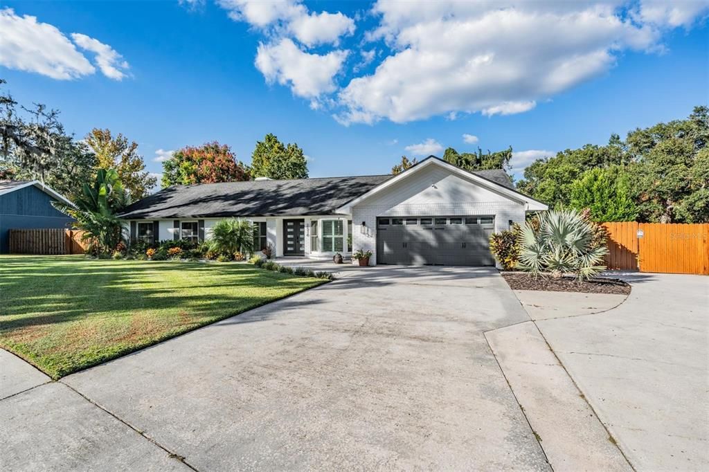 Под контрактом: $600,000 (4 спален, 2 ванн, 2126 Квадратных фут)