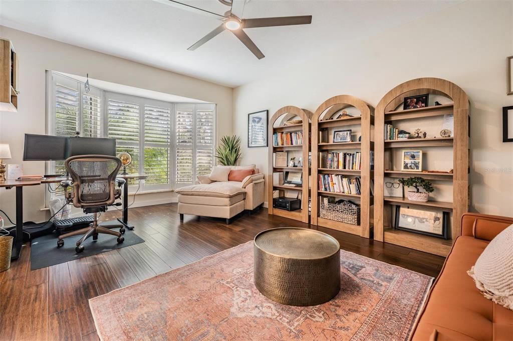 Под контрактом: $600,000 (4 спален, 2 ванн, 2126 Квадратных фут)