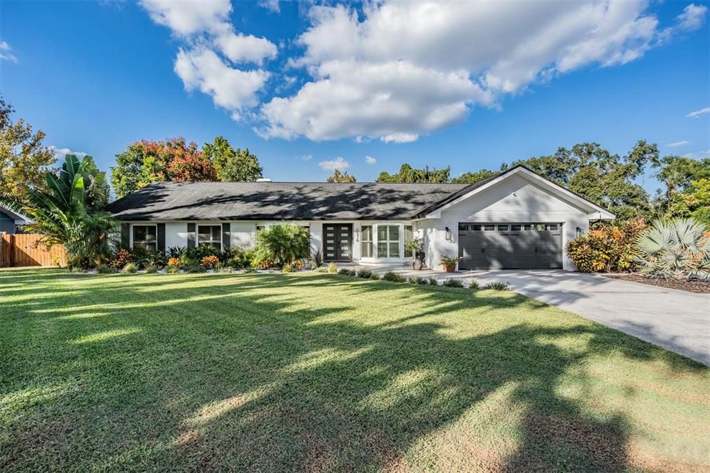 Под контрактом: $600,000 (4 спален, 2 ванн, 2126 Квадратных фут)