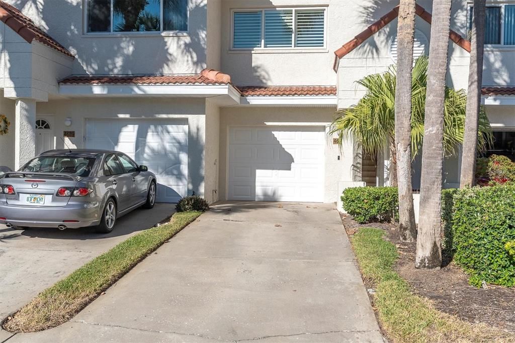 For Sale: $975,000 (3 beds, 4 baths, 2275 Square Feet)