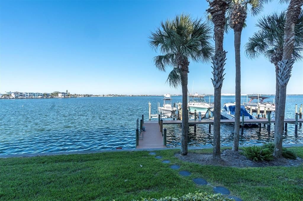 For Sale: $975,000 (3 beds, 4 baths, 2275 Square Feet)