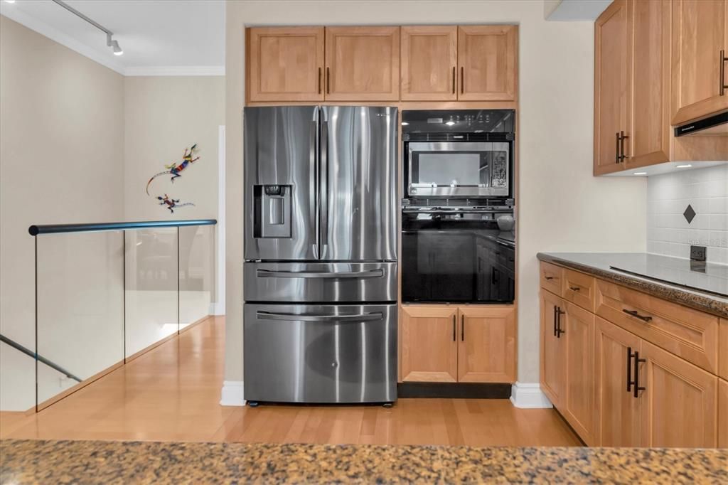 For Sale: $975,000 (3 beds, 4 baths, 2275 Square Feet)