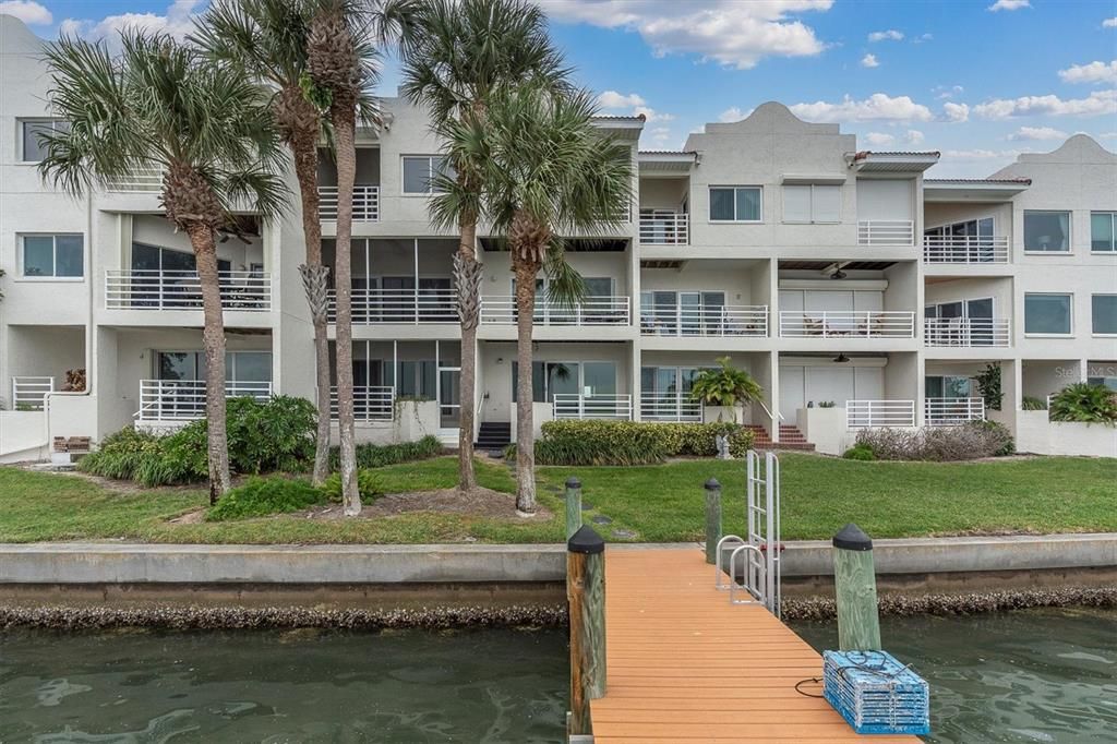 For Sale: $975,000 (3 beds, 4 baths, 2275 Square Feet)