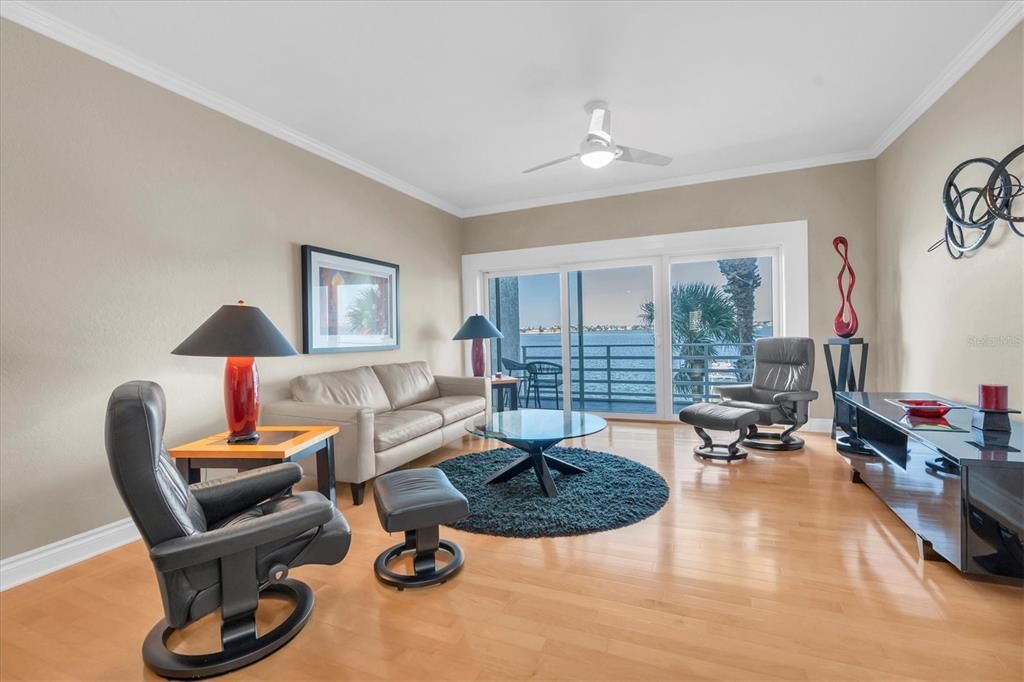 For Sale: $975,000 (3 beds, 4 baths, 2275 Square Feet)