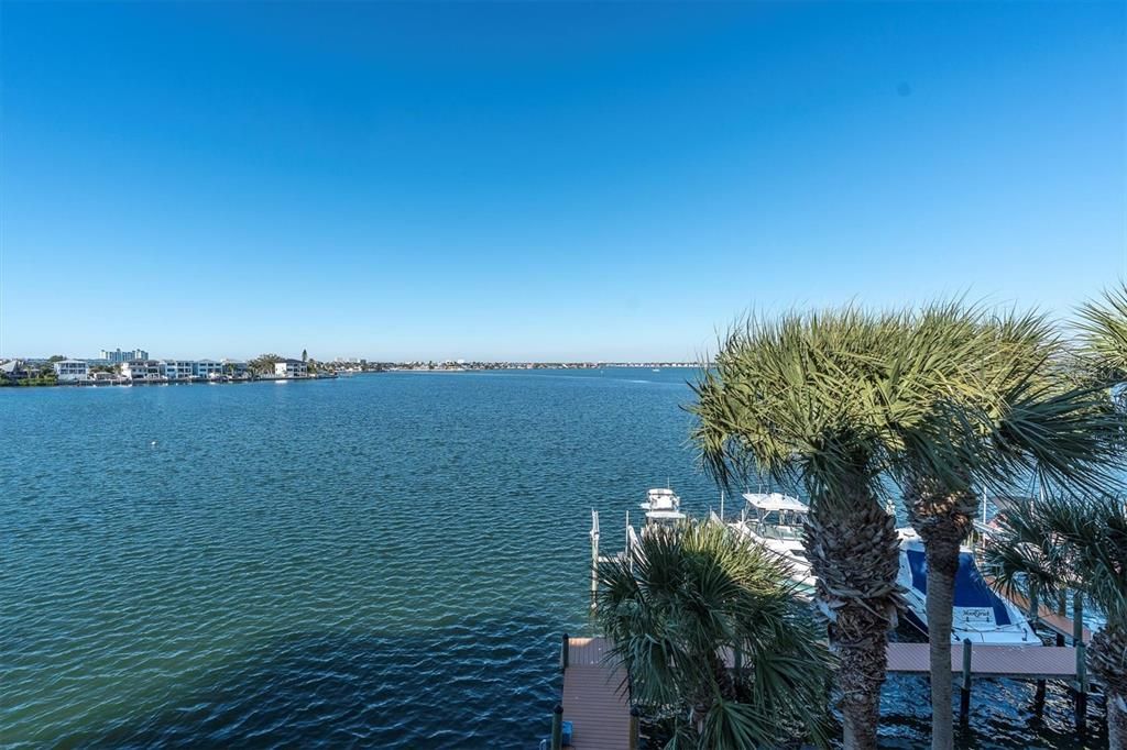 For Sale: $975,000 (3 beds, 4 baths, 2275 Square Feet)