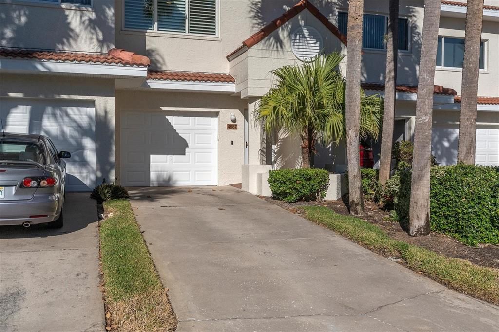 For Sale: $975,000 (3 beds, 4 baths, 2275 Square Feet)