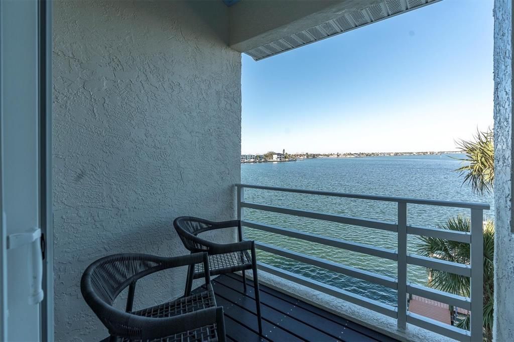 For Sale: $975,000 (3 beds, 4 baths, 2275 Square Feet)