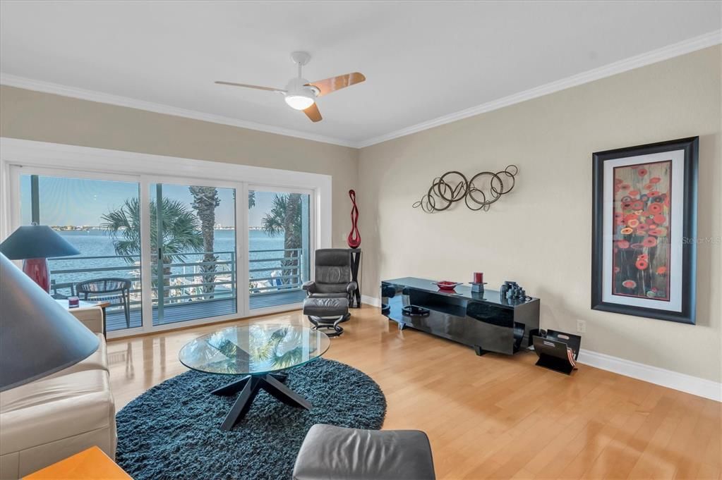 For Sale: $975,000 (3 beds, 4 baths, 2275 Square Feet)