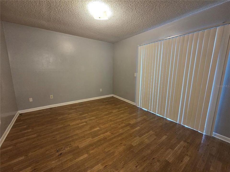 出租: $1,095 (1 贝兹, 1 浴室, 650 平方英尺)