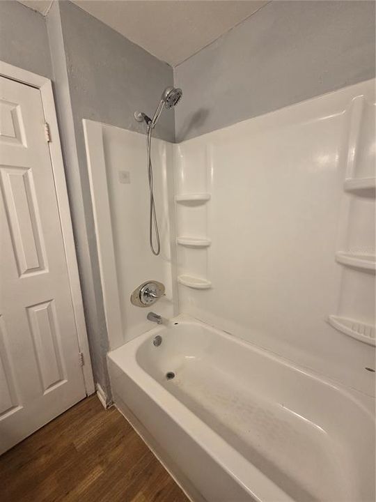 出租: $1,095 (1 贝兹, 1 浴室, 650 平方英尺)