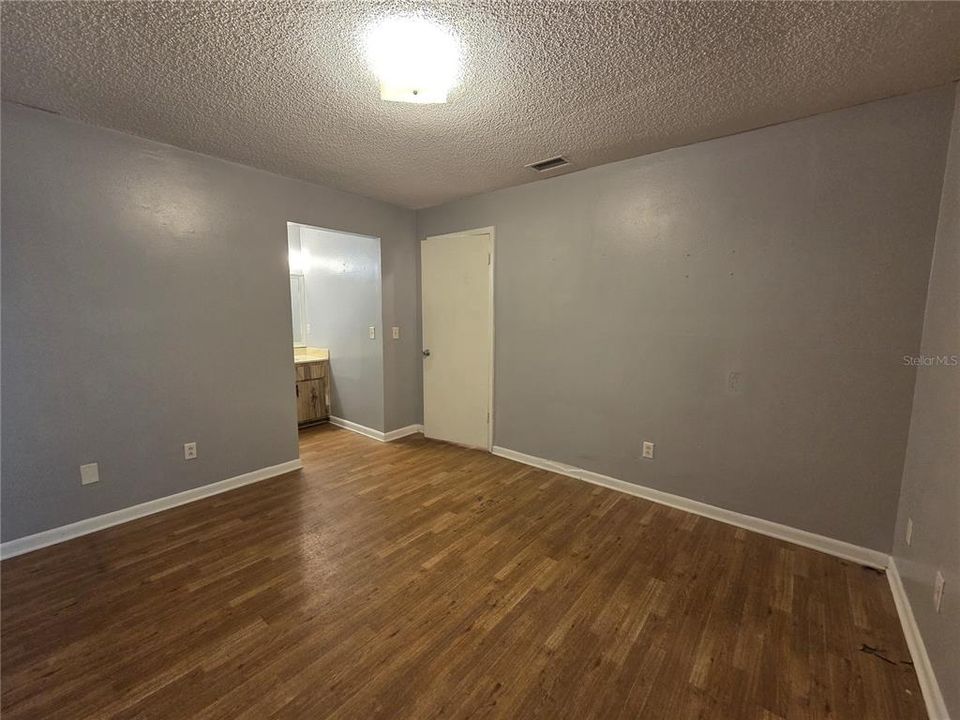 出租: $1,095 (1 贝兹, 1 浴室, 650 平方英尺)