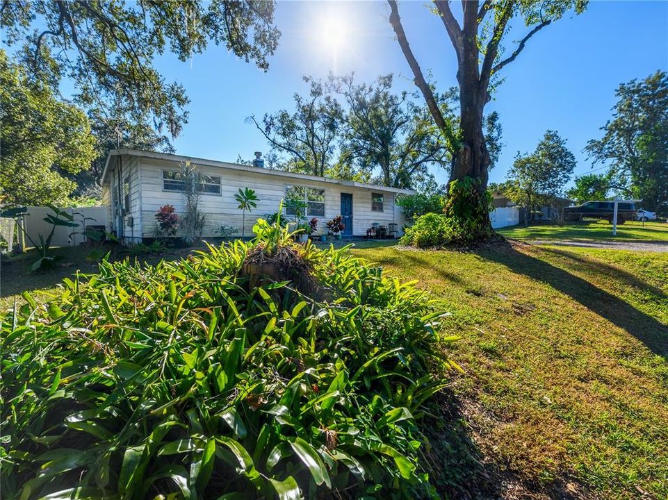 For Sale: $300,000 (3 beds, 2 baths, 1146 Square Feet)