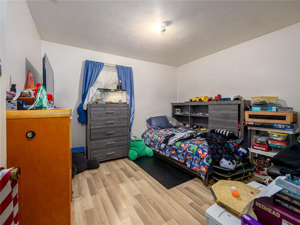 For Sale: $300,000 (3 beds, 2 baths, 1146 Square Feet)