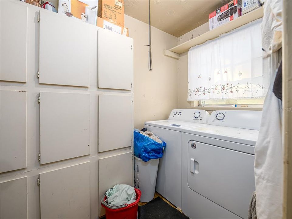 For Sale: $300,000 (3 beds, 2 baths, 1146 Square Feet)