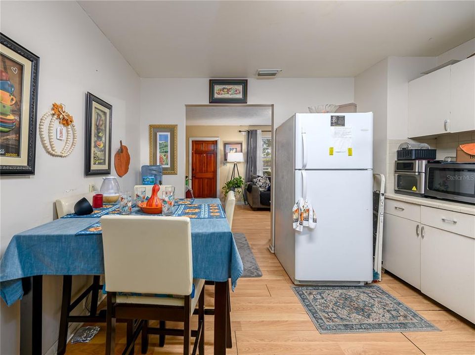 For Sale: $300,000 (3 beds, 2 baths, 1146 Square Feet)