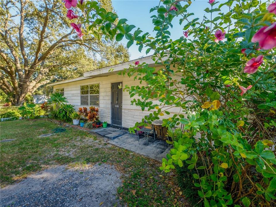 For Sale: $300,000 (3 beds, 2 baths, 1146 Square Feet)