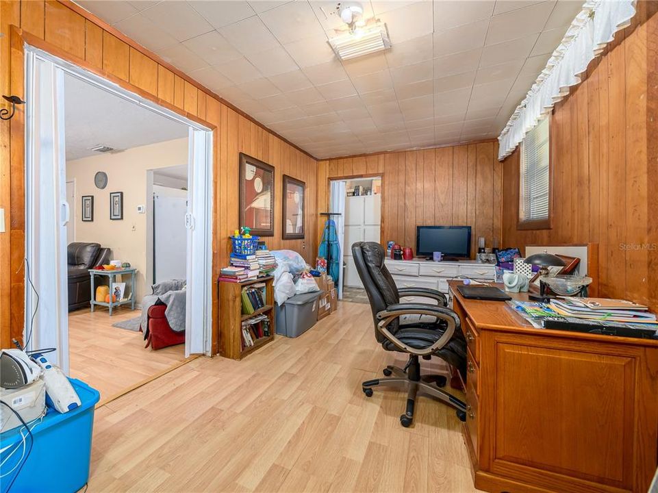 For Sale: $300,000 (3 beds, 2 baths, 1146 Square Feet)