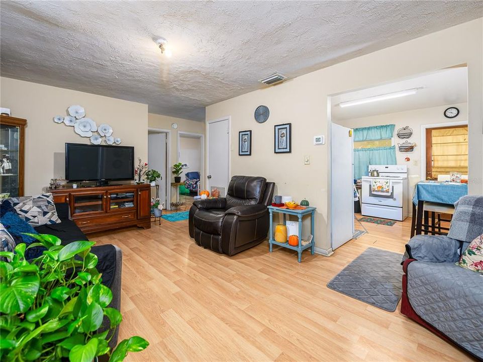 For Sale: $300,000 (3 beds, 2 baths, 1146 Square Feet)