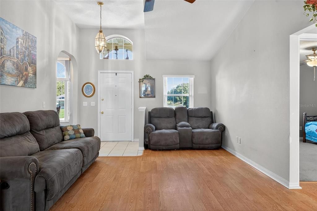 For Sale: $280,000 (3 beds, 2 baths, 1582 Square Feet)